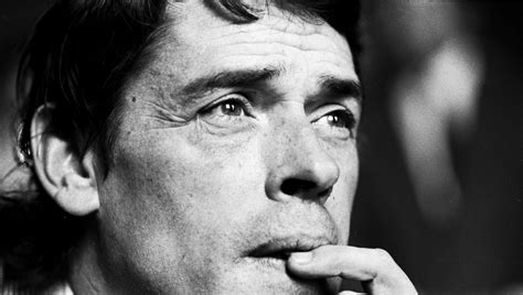 Le Zombie qui Chantait du Jacques Brel : Une Métaphore Touchante de la Condition Humaine dans un Monde Déshumanisé ?